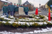 2012 Aufst-d-Weihnachtskerzen im Kreisel